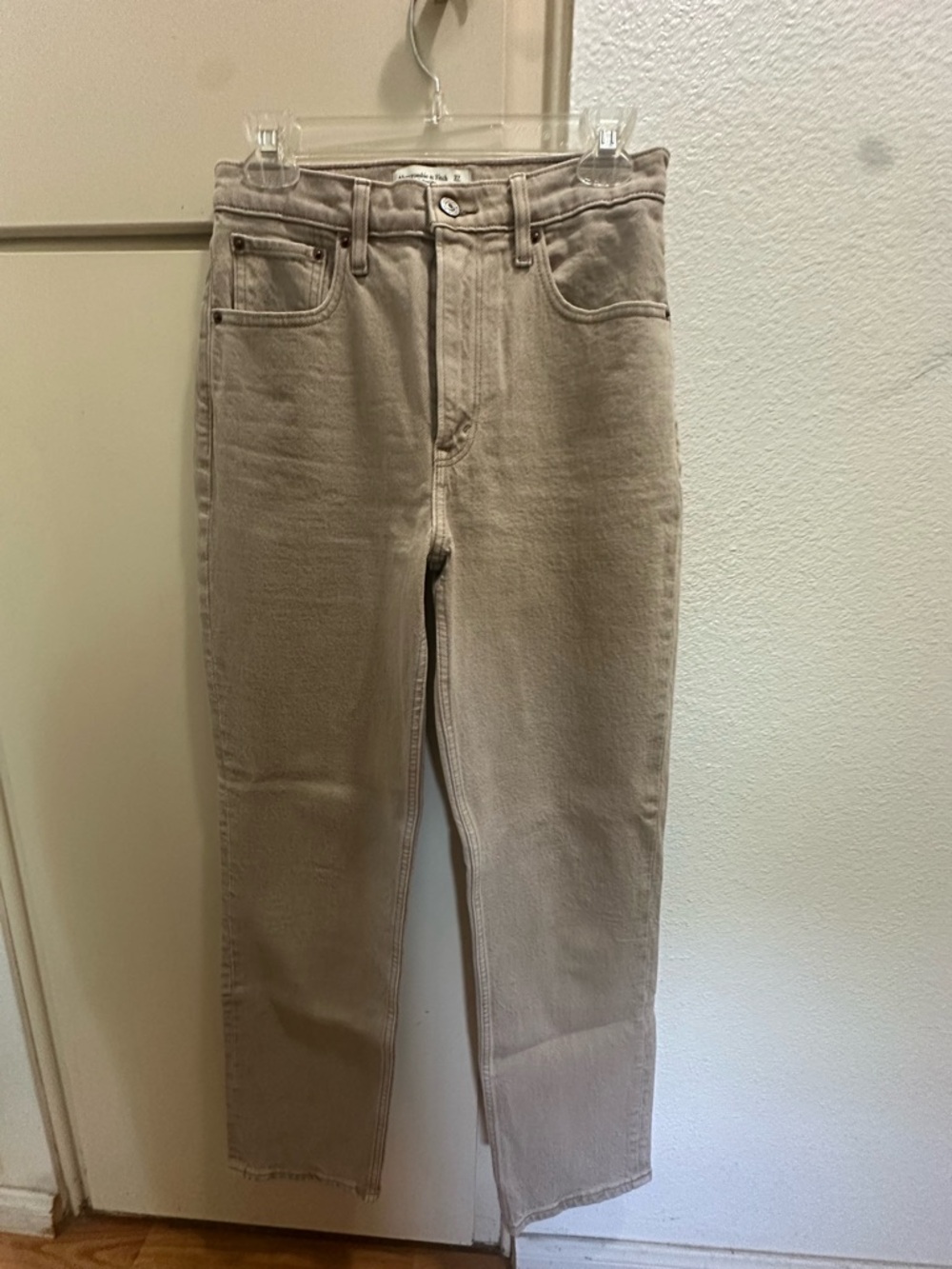 Abercrombie & Fitch Straight Leg Jeans in Light Taupe